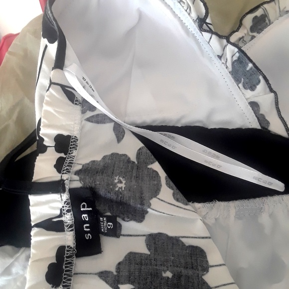 Snap White Floral Surplice Neck Ruffle Trim Mini Sun Dress Size 9 Junior - Picture 9 of 9